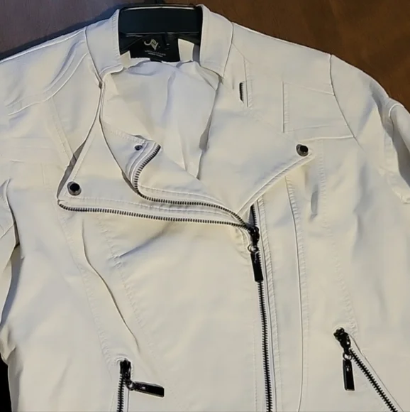 Lingluofang Faux White Leather Jacket - Picture 4 of 9